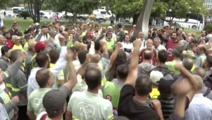 Görevlerine son verilen işçiler İBB’yi protesto etti
