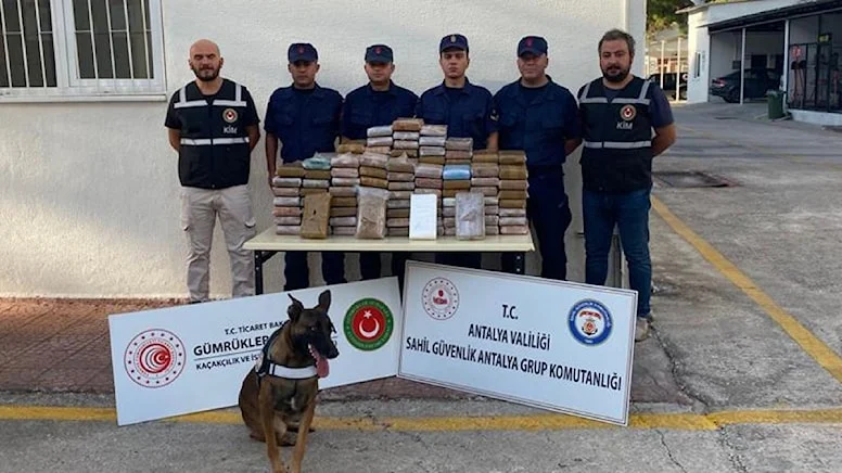 Antalya’da gemide 183 kilo kokain ele geçirildi