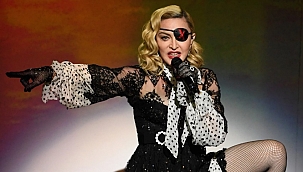 Ünlü şarkıcı Madonna entübe edildi