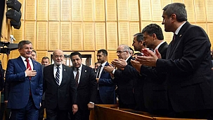 Karamollaoğlu ve Davutoğlu ilk Meclis toplantısında "seçim ve ekonomi" mesajı verdi