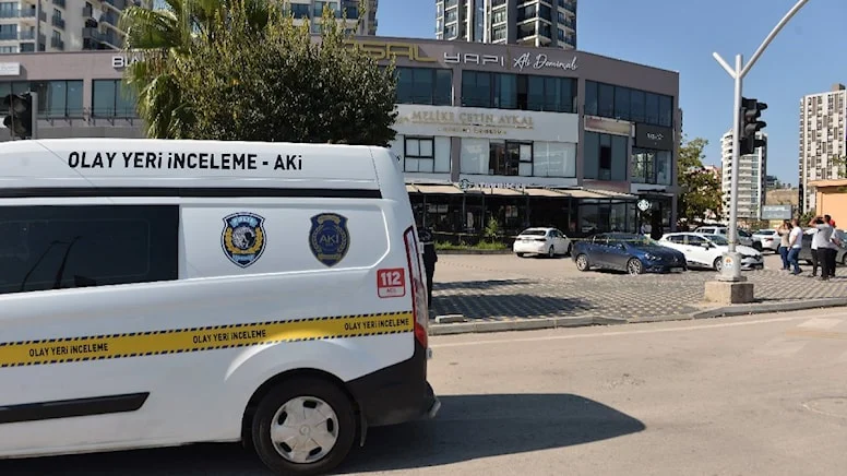 Çukurova Belediye Başkanı Soner Çetin’in kızının iş yerine kurşun yağdırdılar