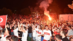 MİLLİ HEYECAN BEŞİKTAŞ’TA SANATÇILAR PARKI’NDA YAŞANDI!