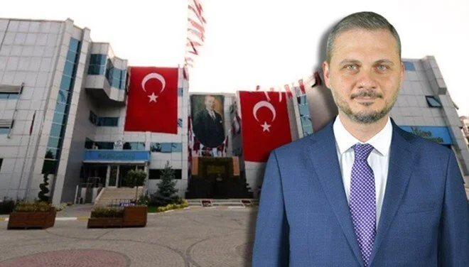 Beylikdüzü Belediyesi’nde Mehmet Murat Çalık’ın yerine Önder Serkan Çebi seçildi